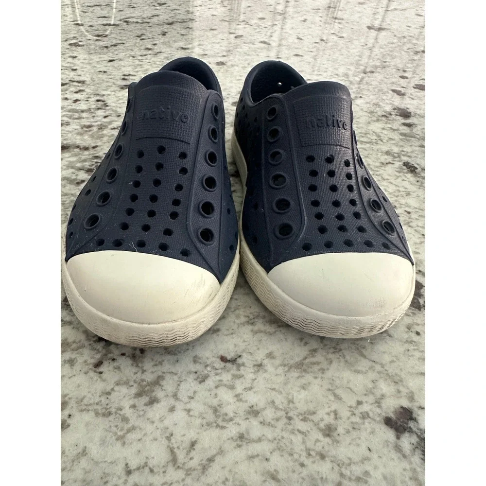 Native navy jefferson shoes sz 6